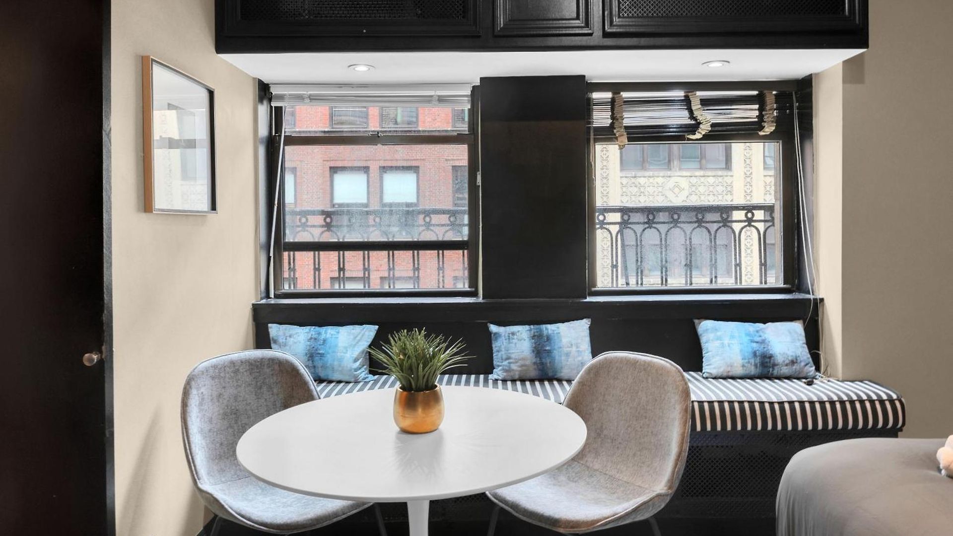 Nyc In The Location! Walking Distance To Everything!
