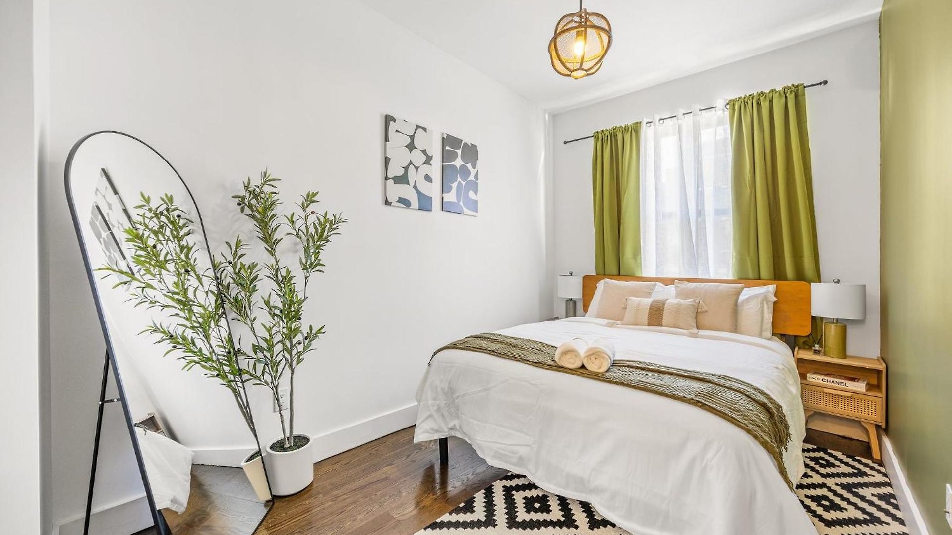Mid-century 5br And 5 Baths W Ps5 & Laundry Apartment