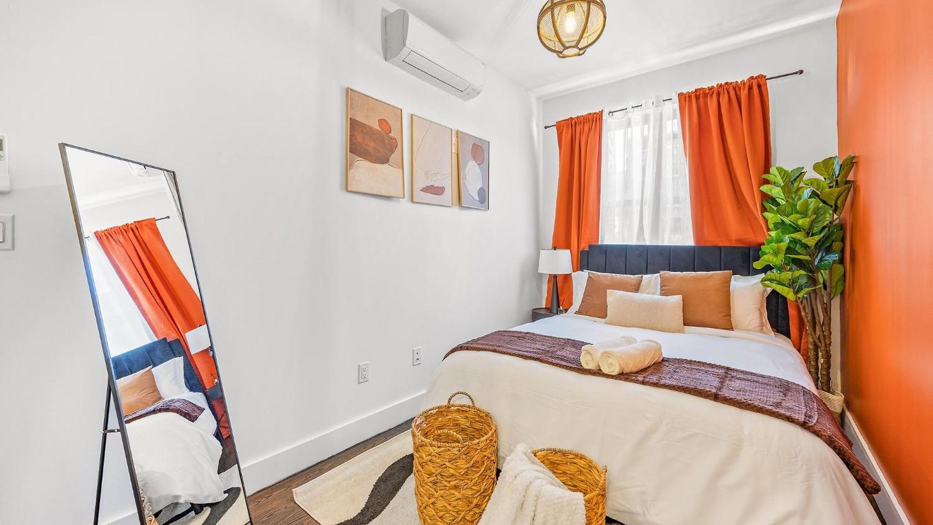Mid-century 5br And 5 Baths W Ps5 & Laundry Apartment *