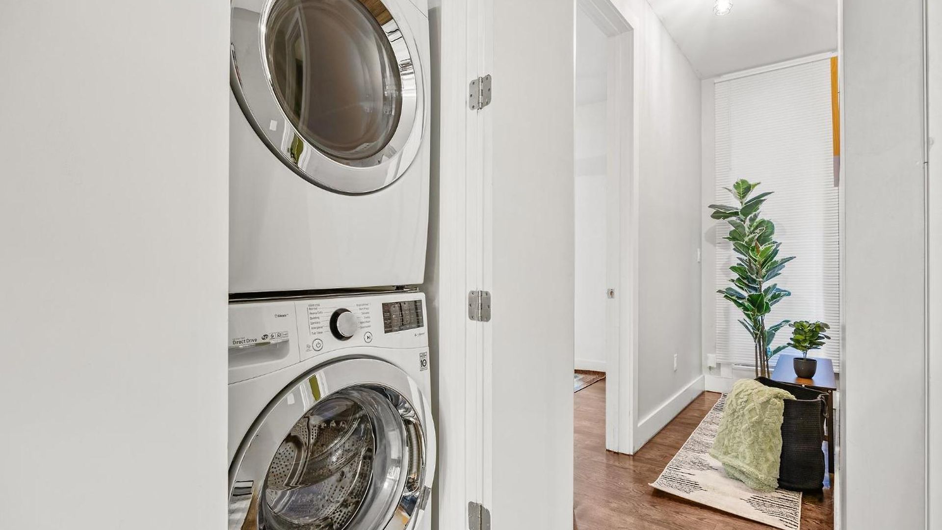 Mid-century 5br And 5 Baths W Ps5 & Laundry