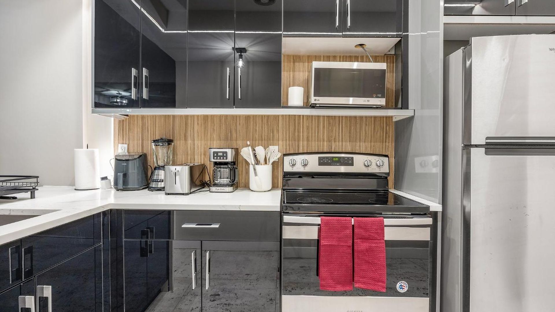 Mid-century 5br And 5 Baths W Ps5 & Laundry Apartment *