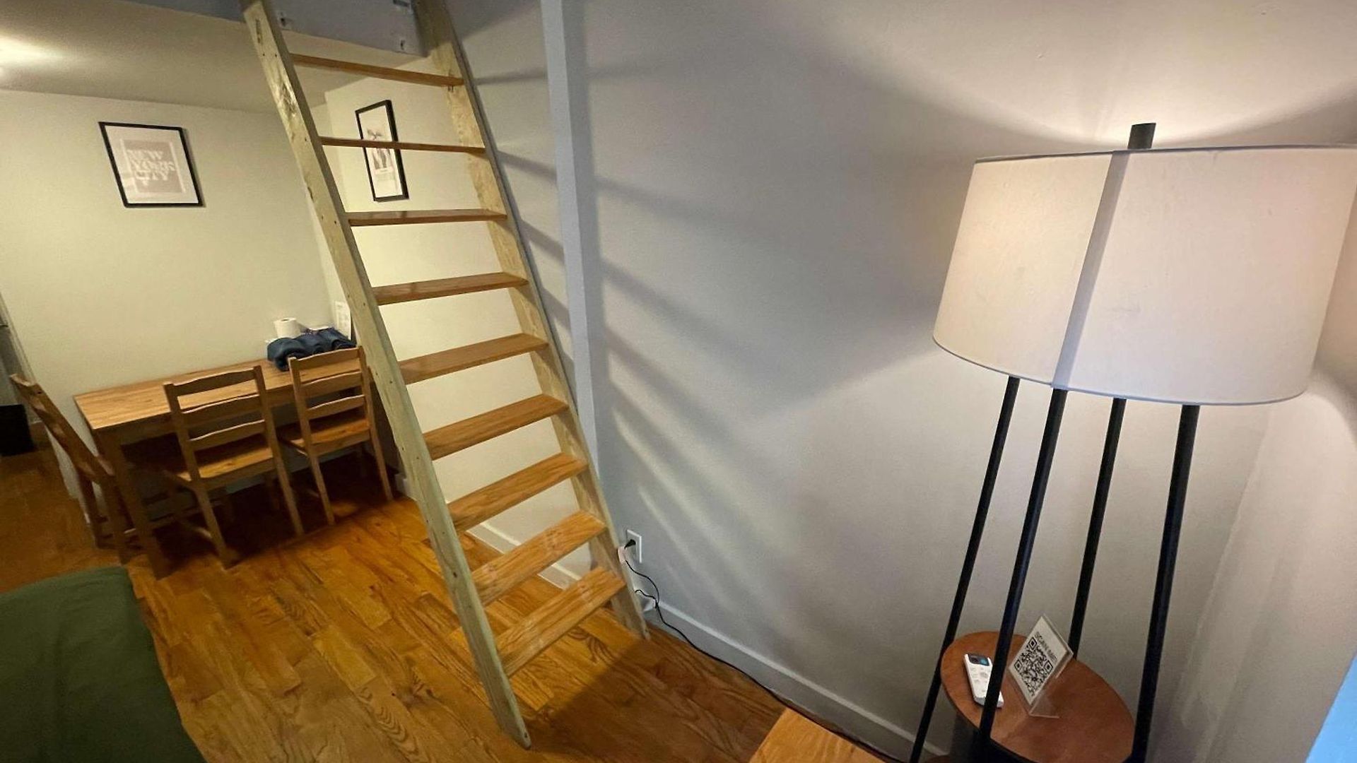 Union Square 4 With Shower - Shared Toilet Apartment *