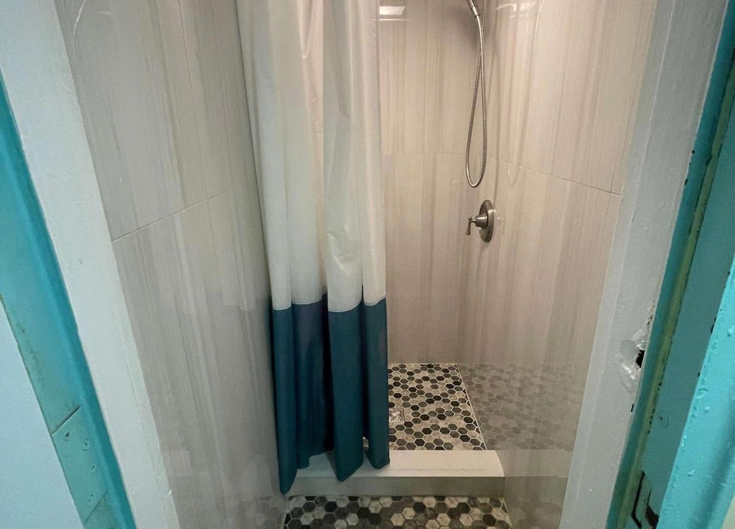 Chelsea 5 - Shared Bathroom - 5th Floor Walk Up Apartment New York