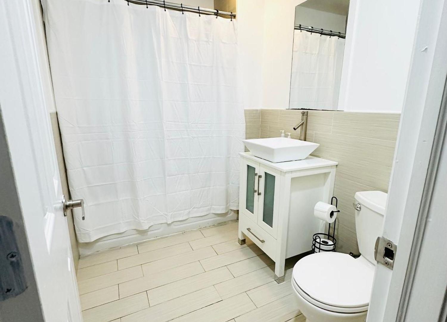 Apartment Modern Comfort 2br Haven Shared With The Host