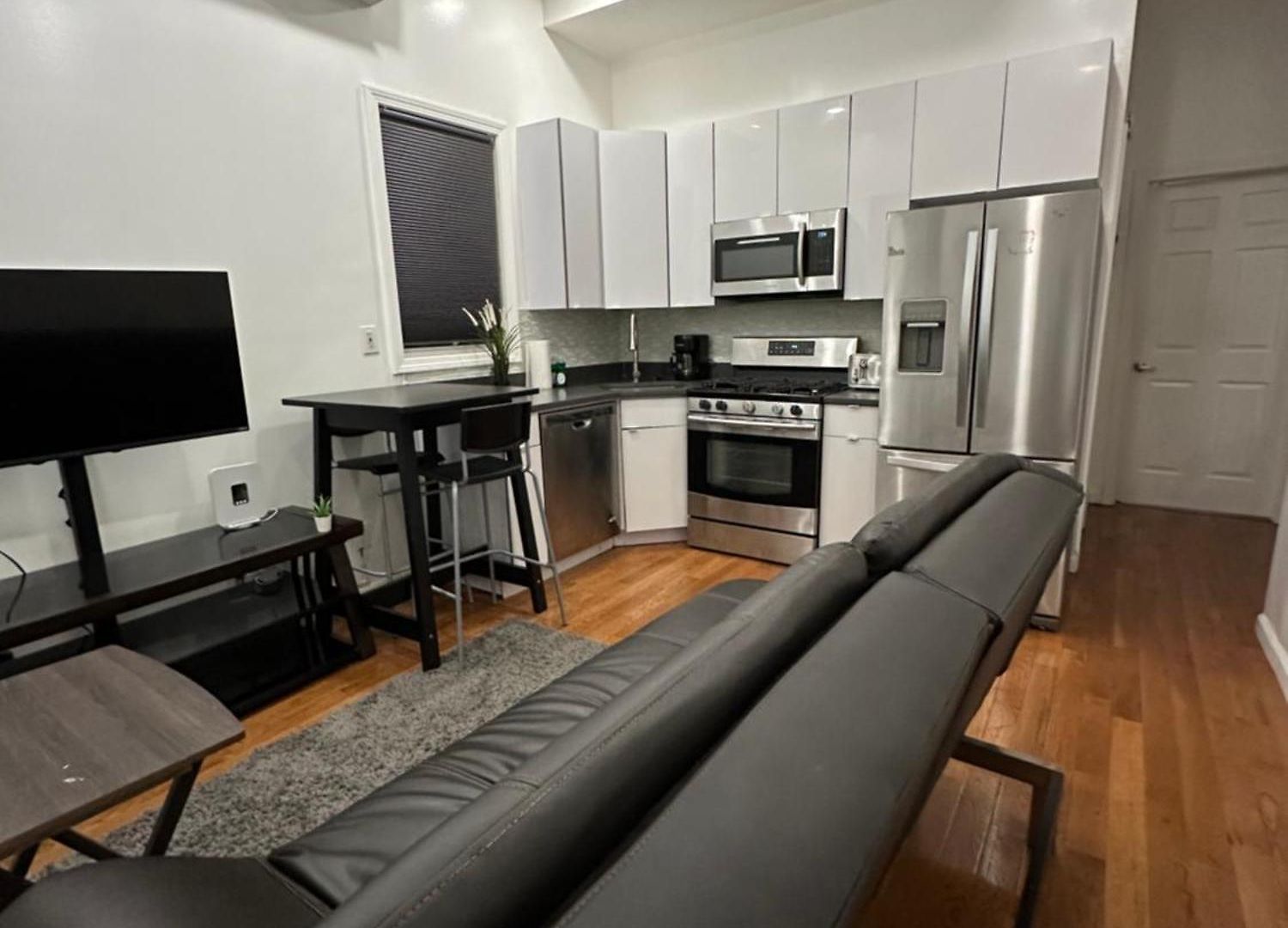 Apartment Modern Comfort 2br Haven Shared With The Host New York