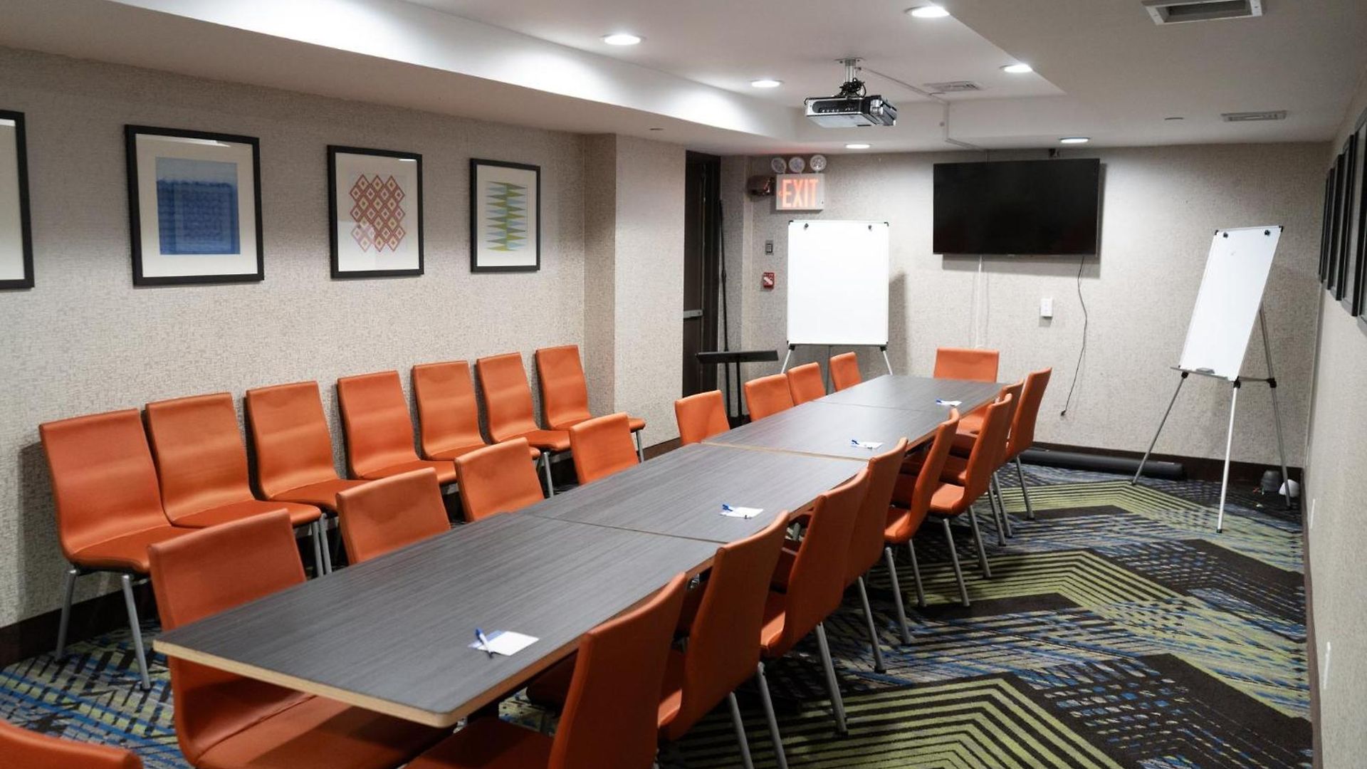 Express Maspeth By Ihg Hotel