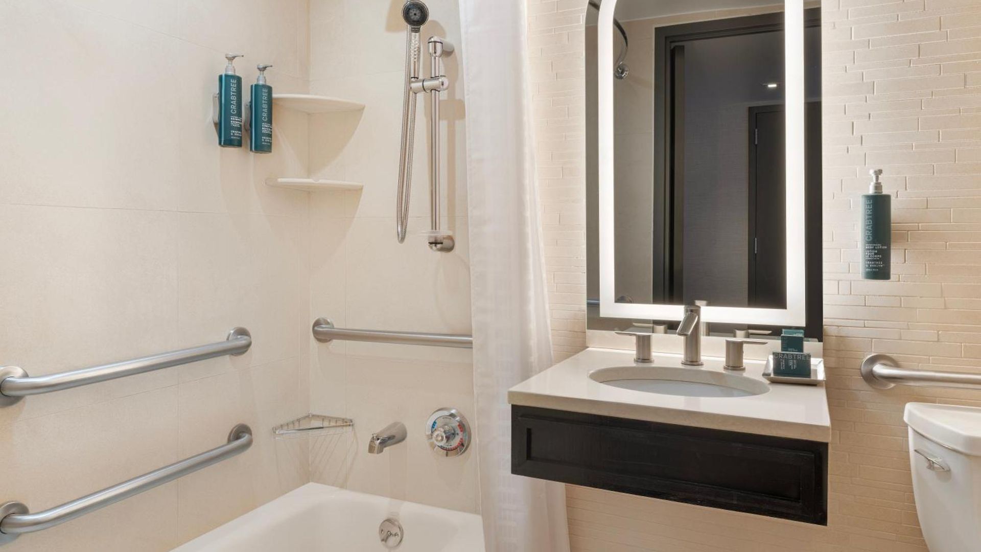 Hilton Fashion District Hotel 4*