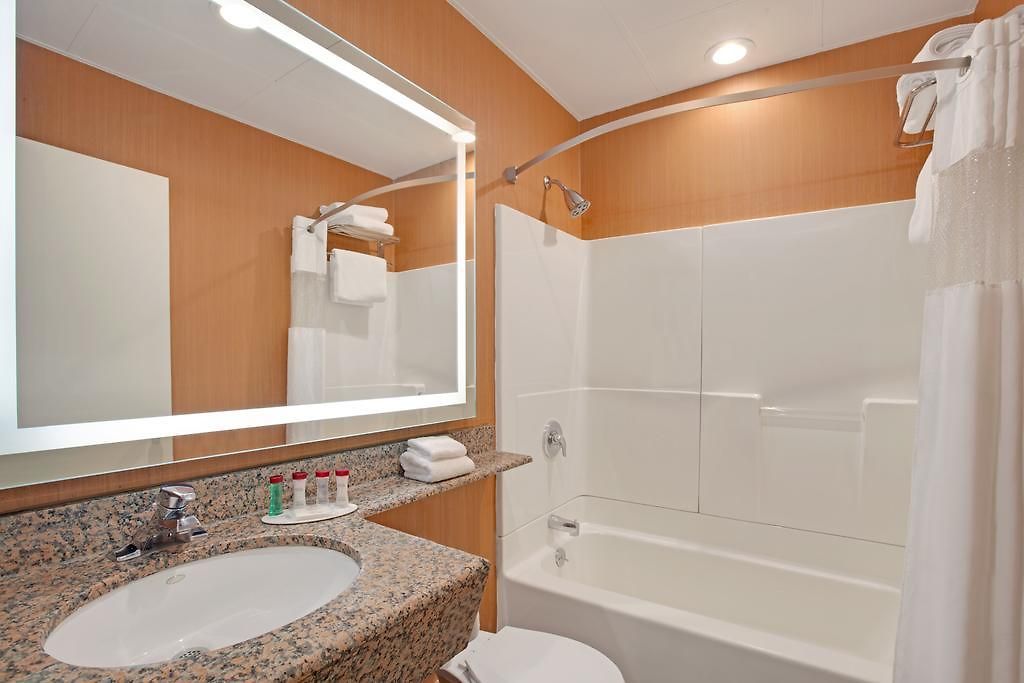 Hotel Ramada By Wyndham Bronx 3*
