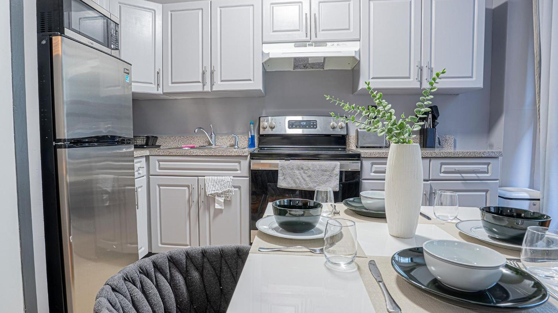 Apartment Stylish 3bd Near Empire