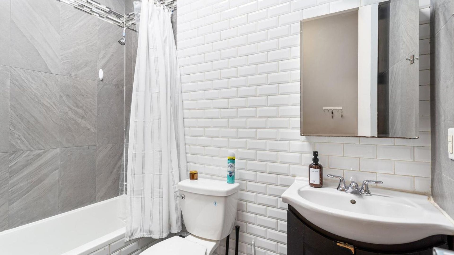 Apartment 5bd Duplex W Private Patio Bbq And Arcade Games New York
