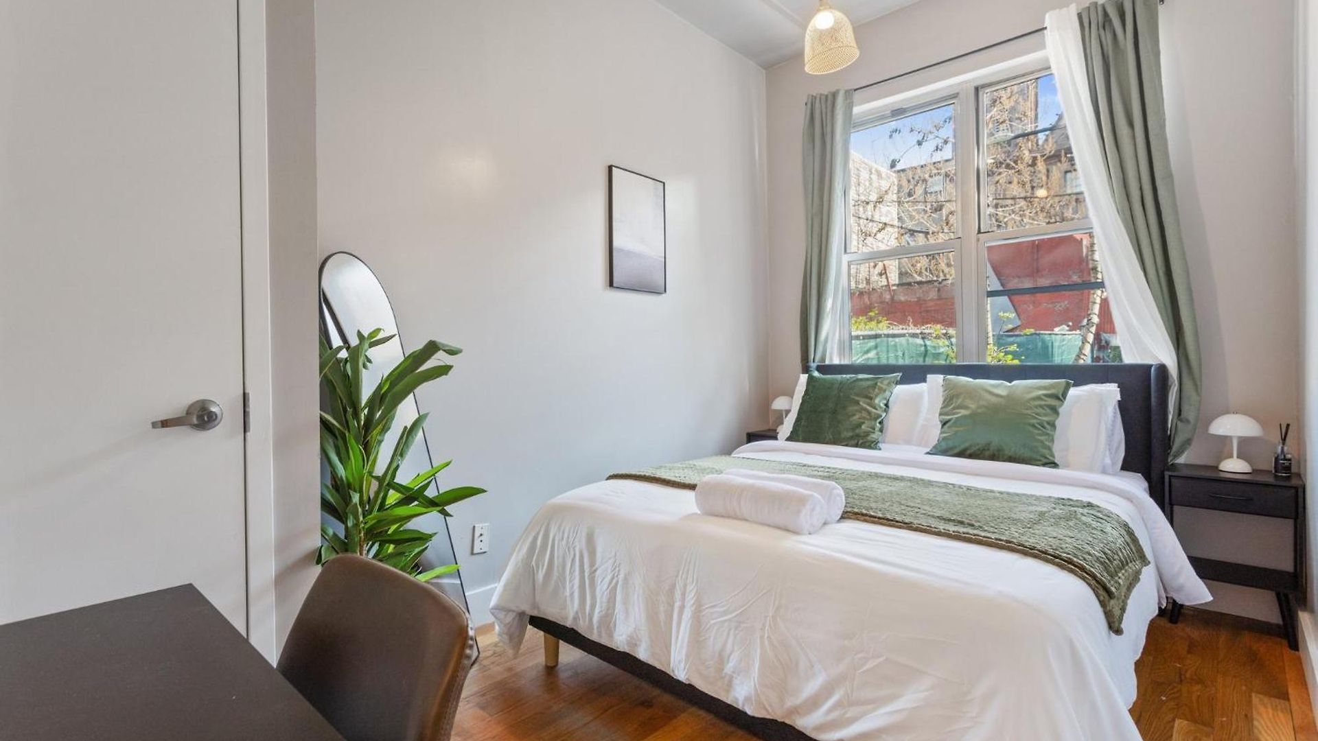5bd Duplex W Private Patio Bbq And Arcade Games New York