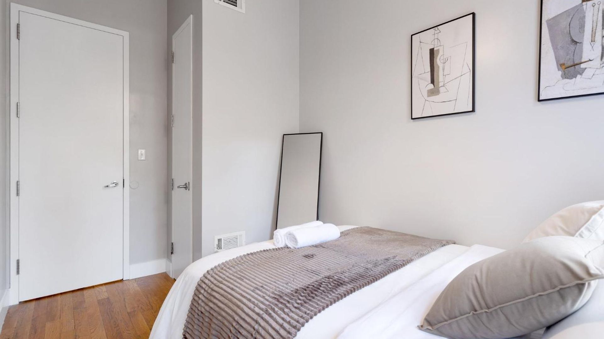 5bd Duplex W Private Patio Bbq And Arcade Games * New York