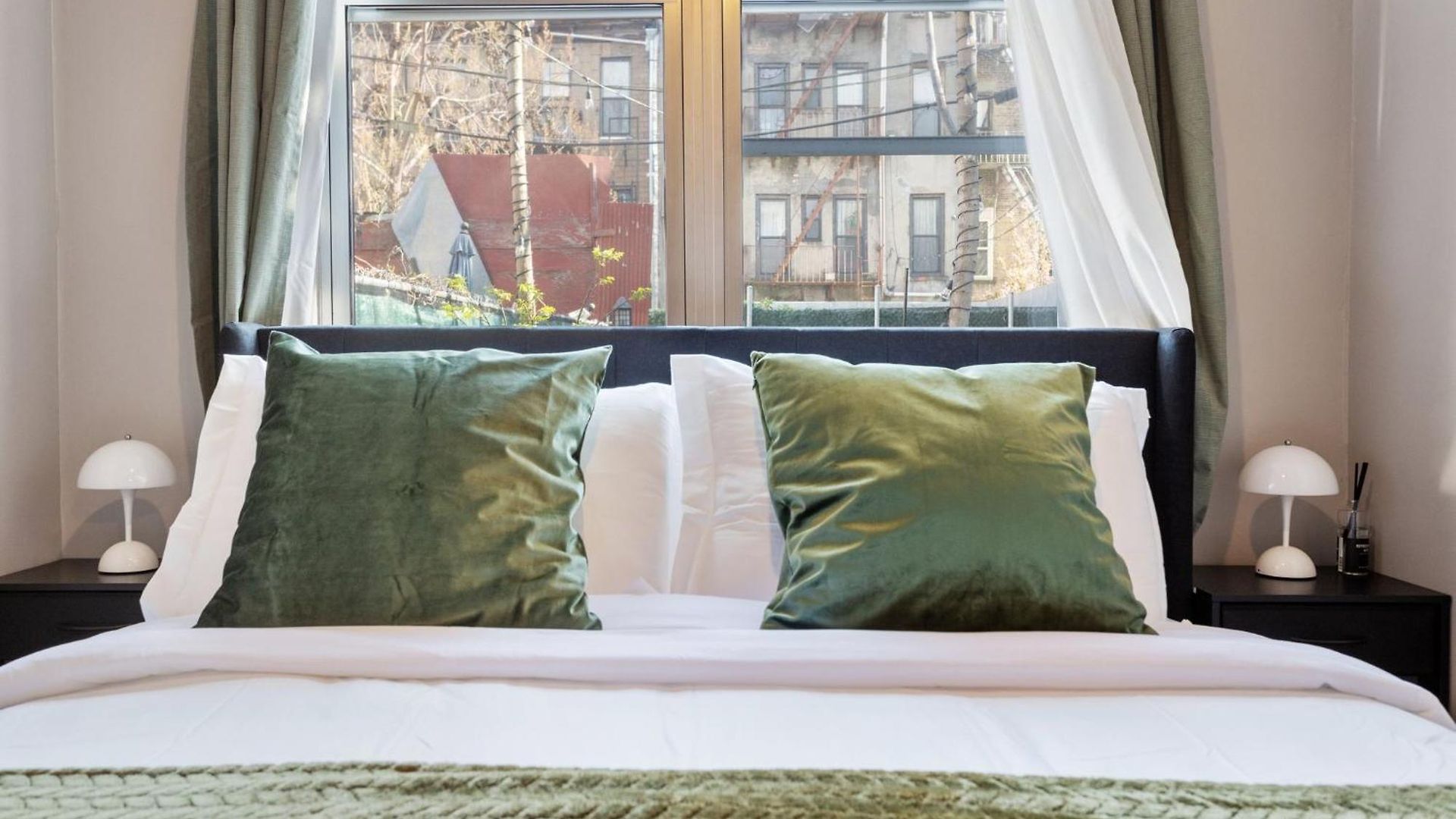 Apartment 5bd Duplex W Private Patio Bbq And Arcade Games New York