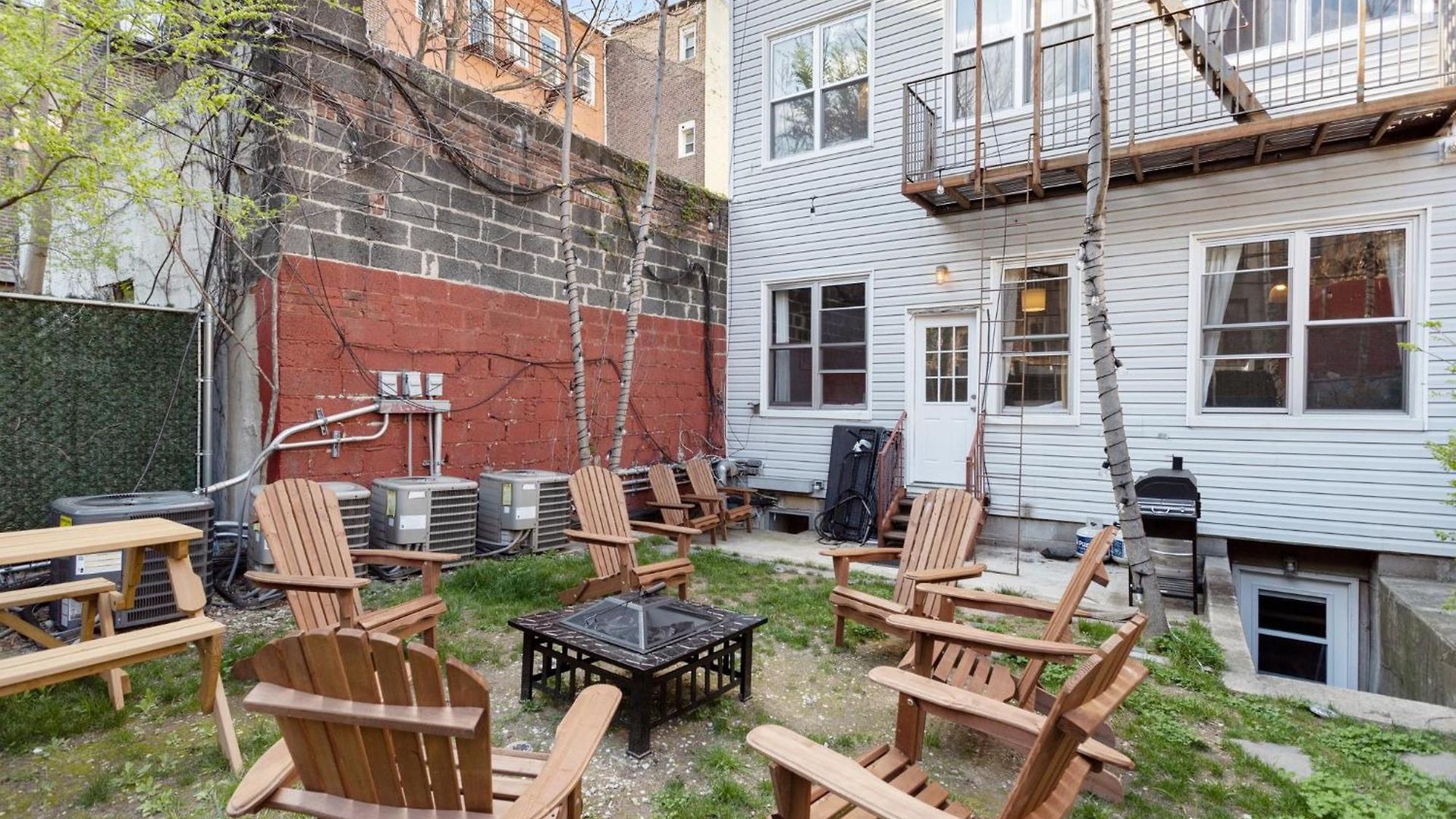 Apartment 5bd Duplex W Private Patio Bbq And Arcade Games *
