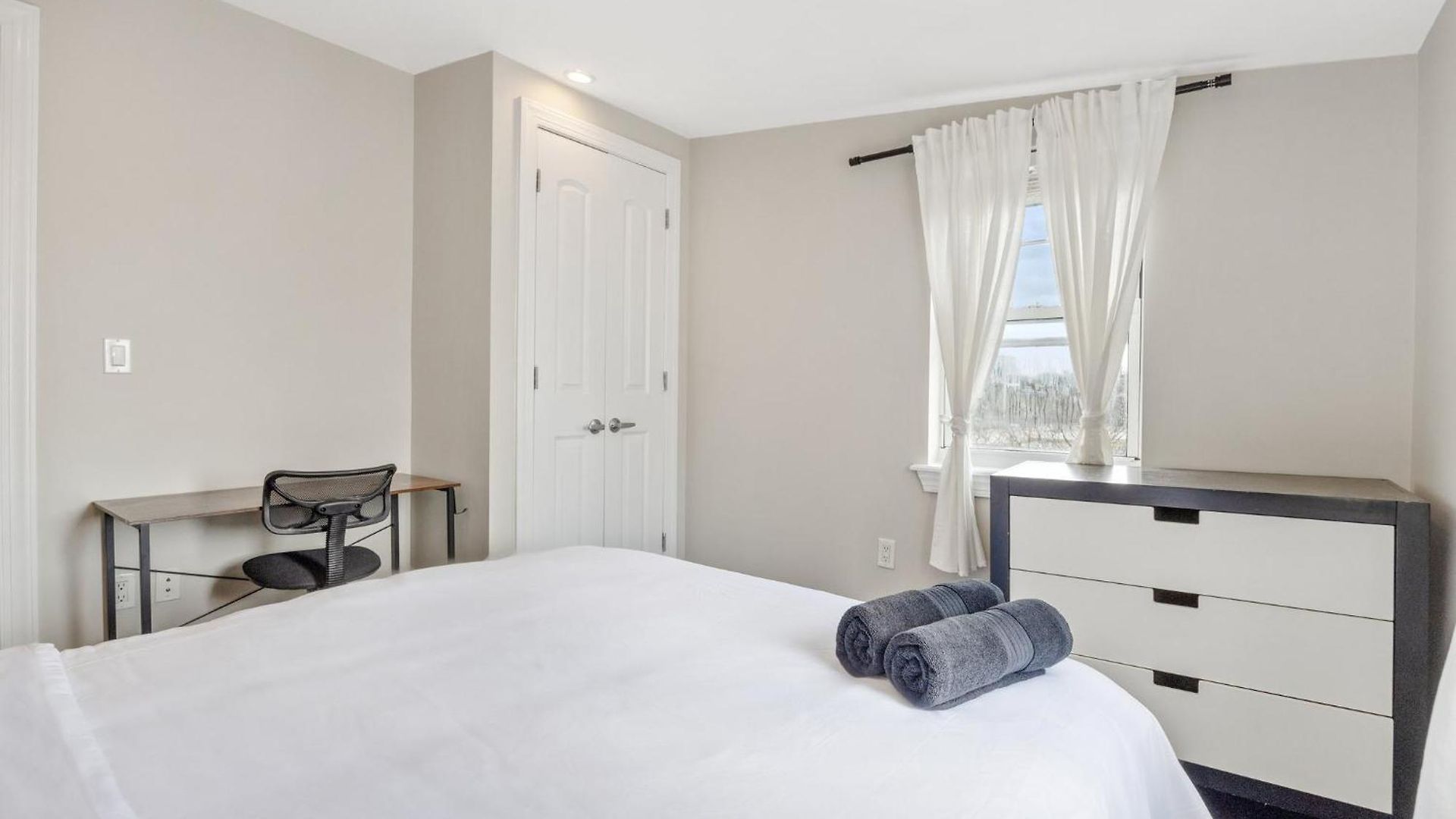 Apartment Biggest Duplex 6bd In Bushwick For 16 Guests