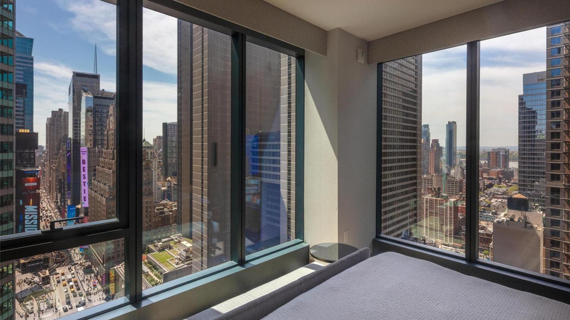 Tempo By Hilton Times Square 4*