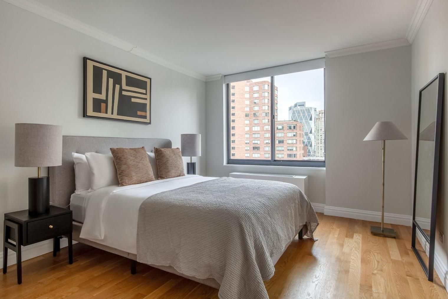 Midtown 1br W Doorman Wd Nr Times Square Nyc-1351 *