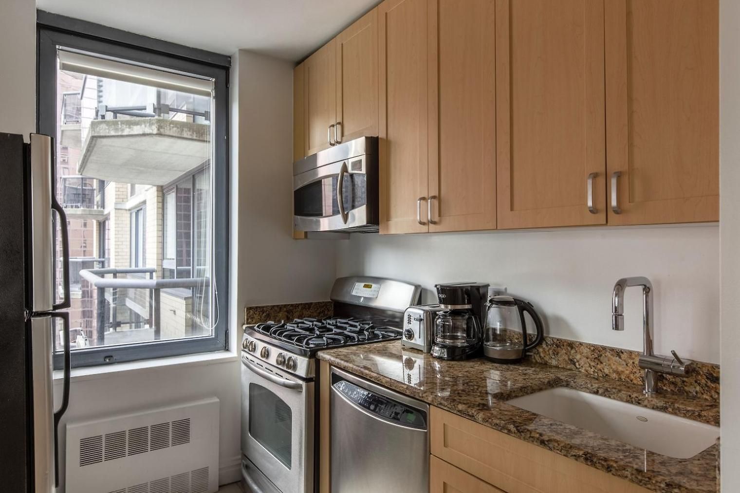 Apartment Midtown 1br W Doorman Wd Nr Times Square Nyc-1351 *