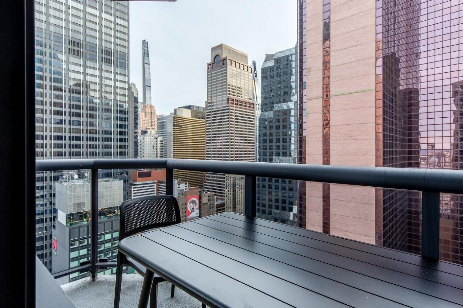 Midtown 1br W Doorman Wd Nr Times Square Nyc-1351
