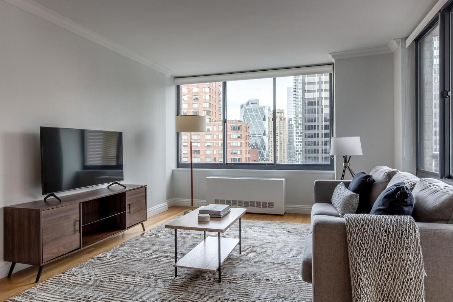 Midtown 1br W Doorman Wd Nr Times Square Nyc-1351 *