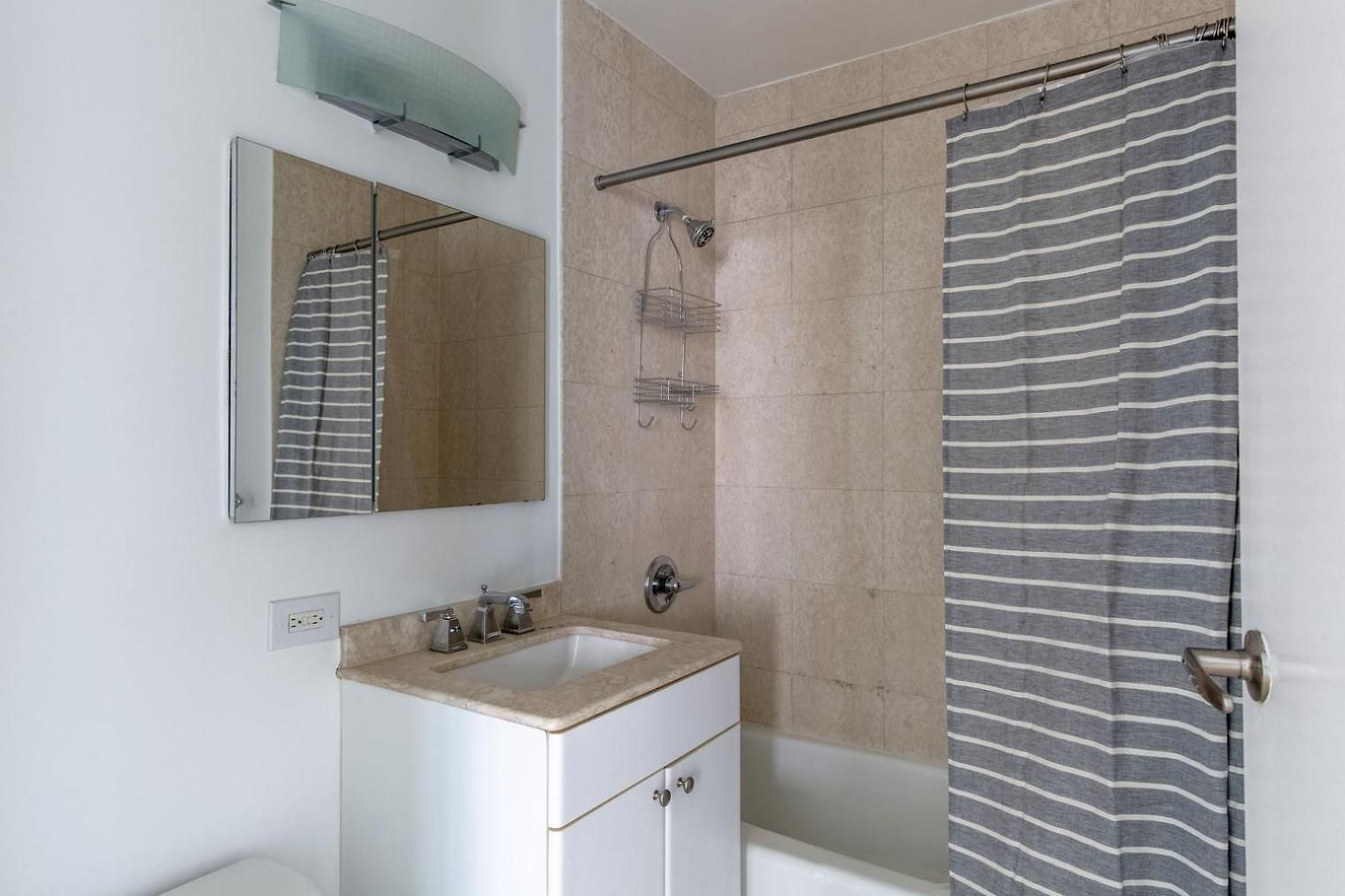 Midtown 1br W Doorman Wd Nr Times Square Nyc-1351 Apartment