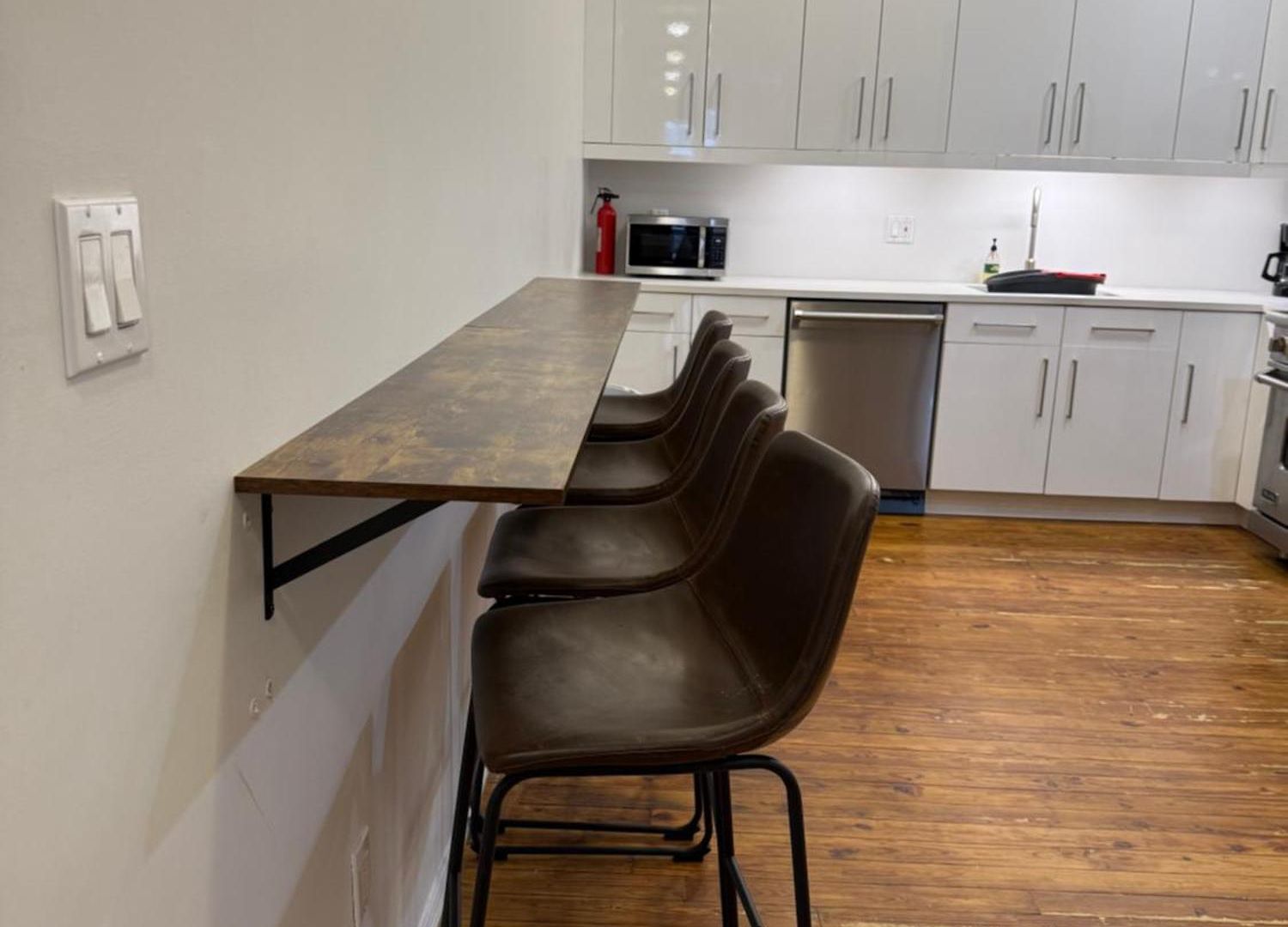 Nolita Modern 6 Bedrooms 2 Baths *
