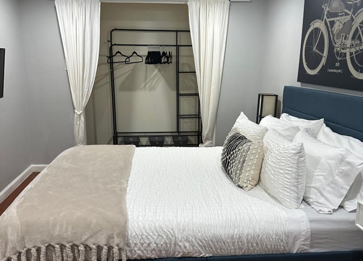 Apartment Morris Park Area New York