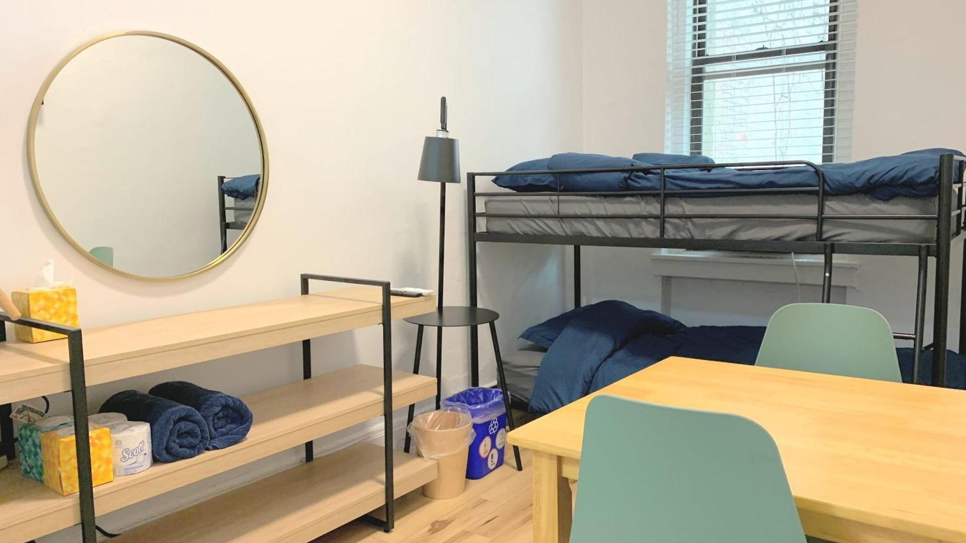 Chelsea Studio-shared Bathroom With Kitchen Twin Bunk Bed Apartment *
