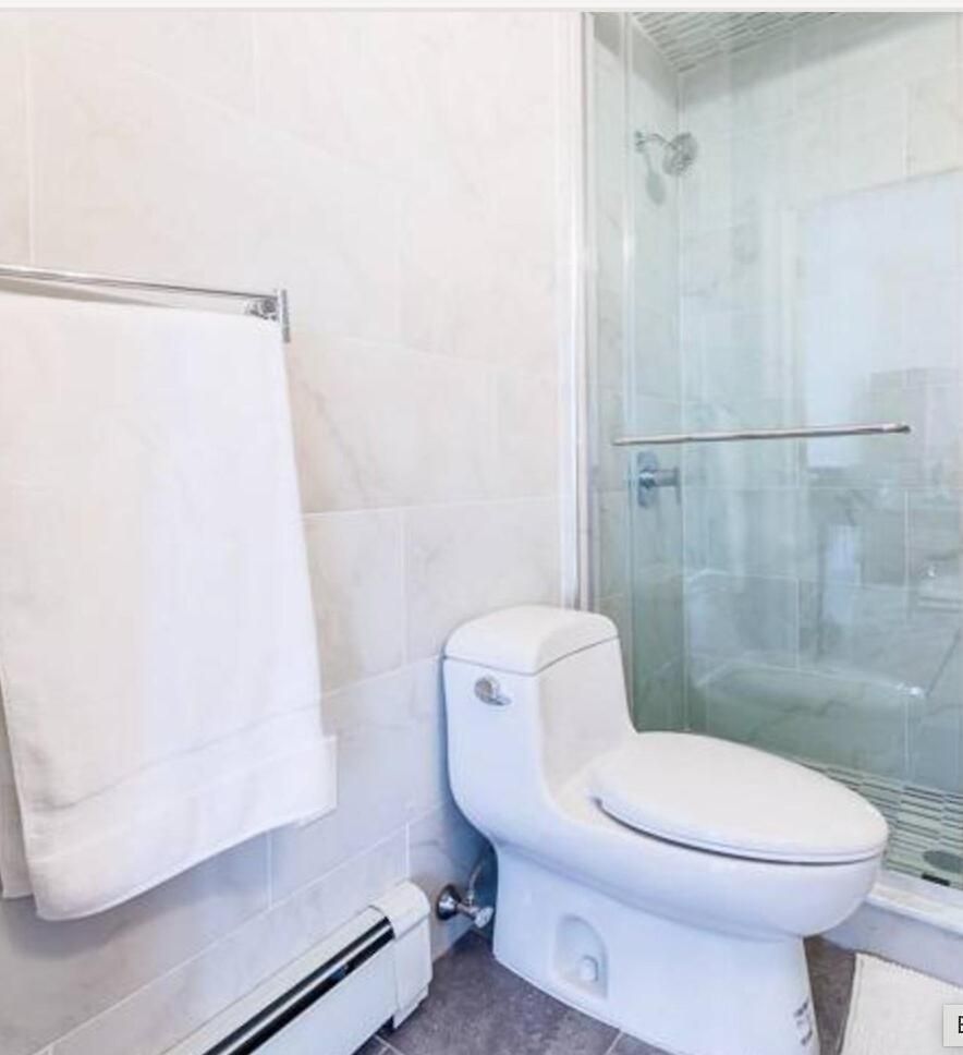 Apartment Private Spacious With 2 Bedrooms 2 Bathroomss And A Deck *