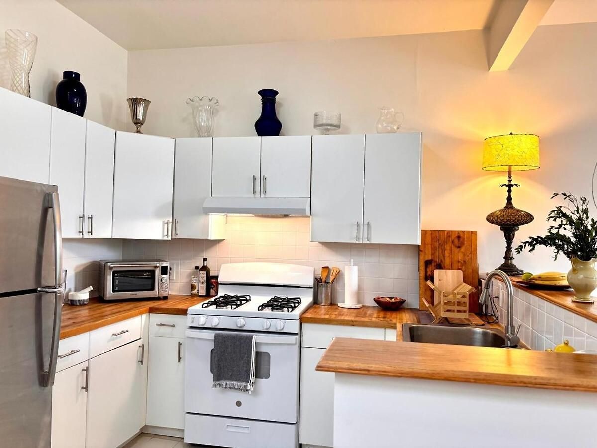 Private Spacious With 2 Bedrooms 2 Bathroomss And A Deck