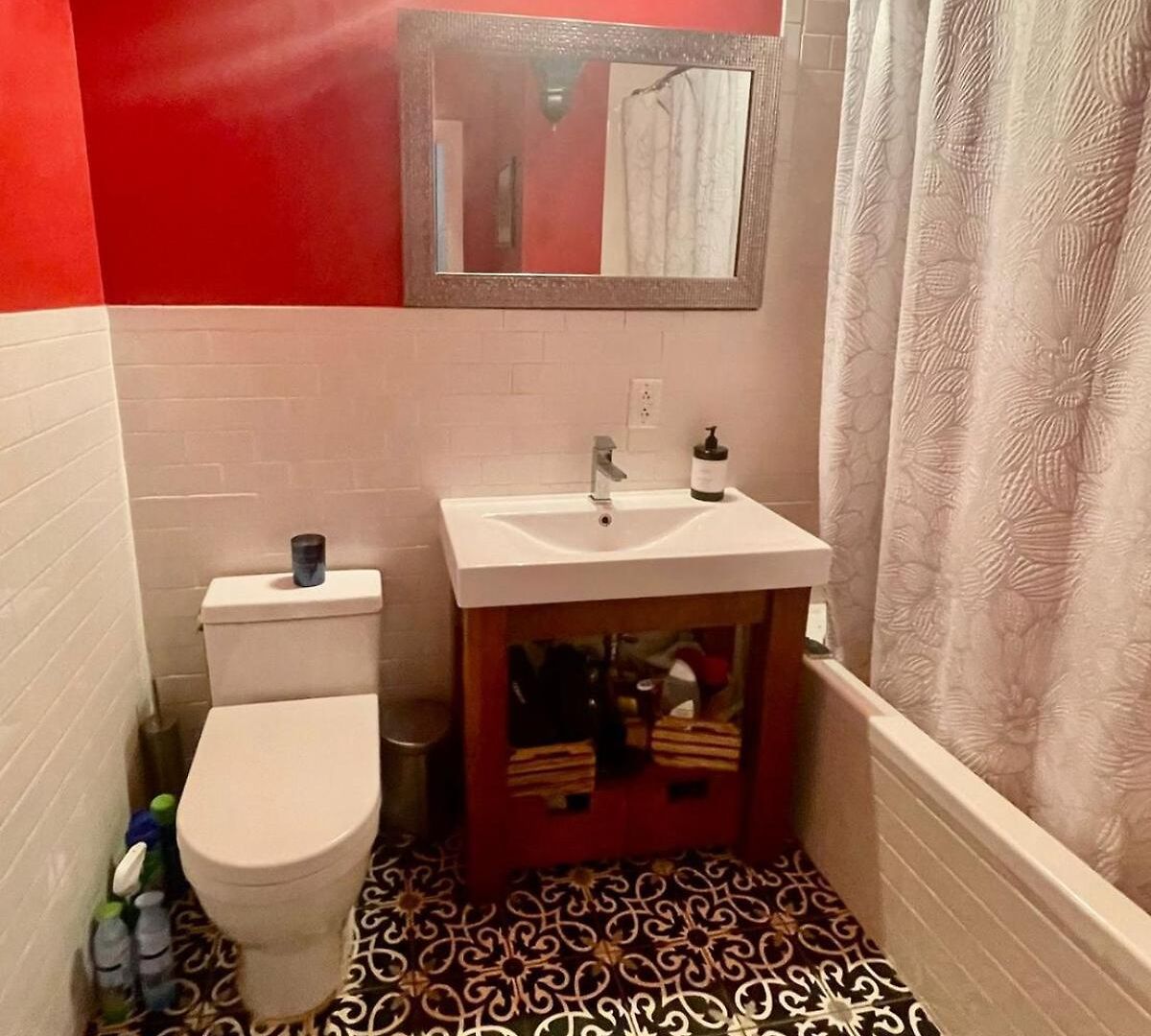 Private Spacious With 2 Bedrooms 2 Bathroomss And A Deck *
