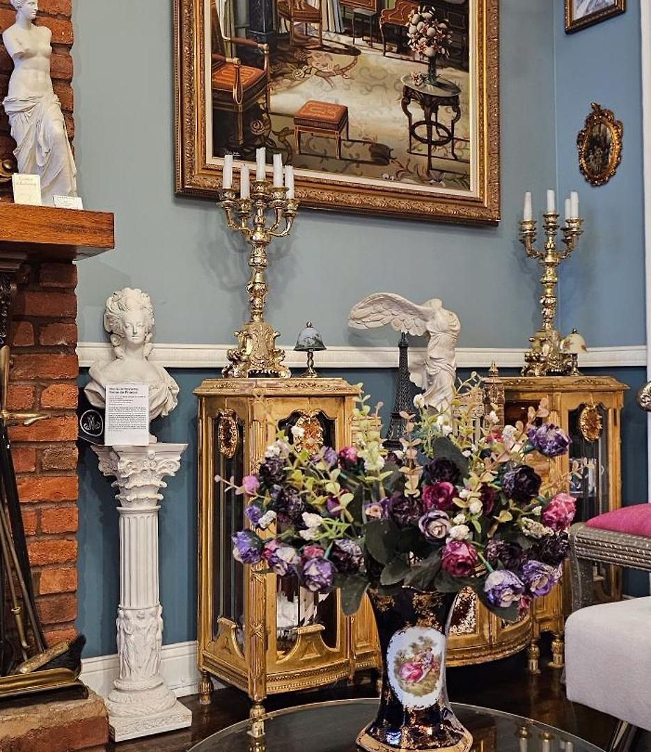 Luxurious At Colonial Townhouse Apartment