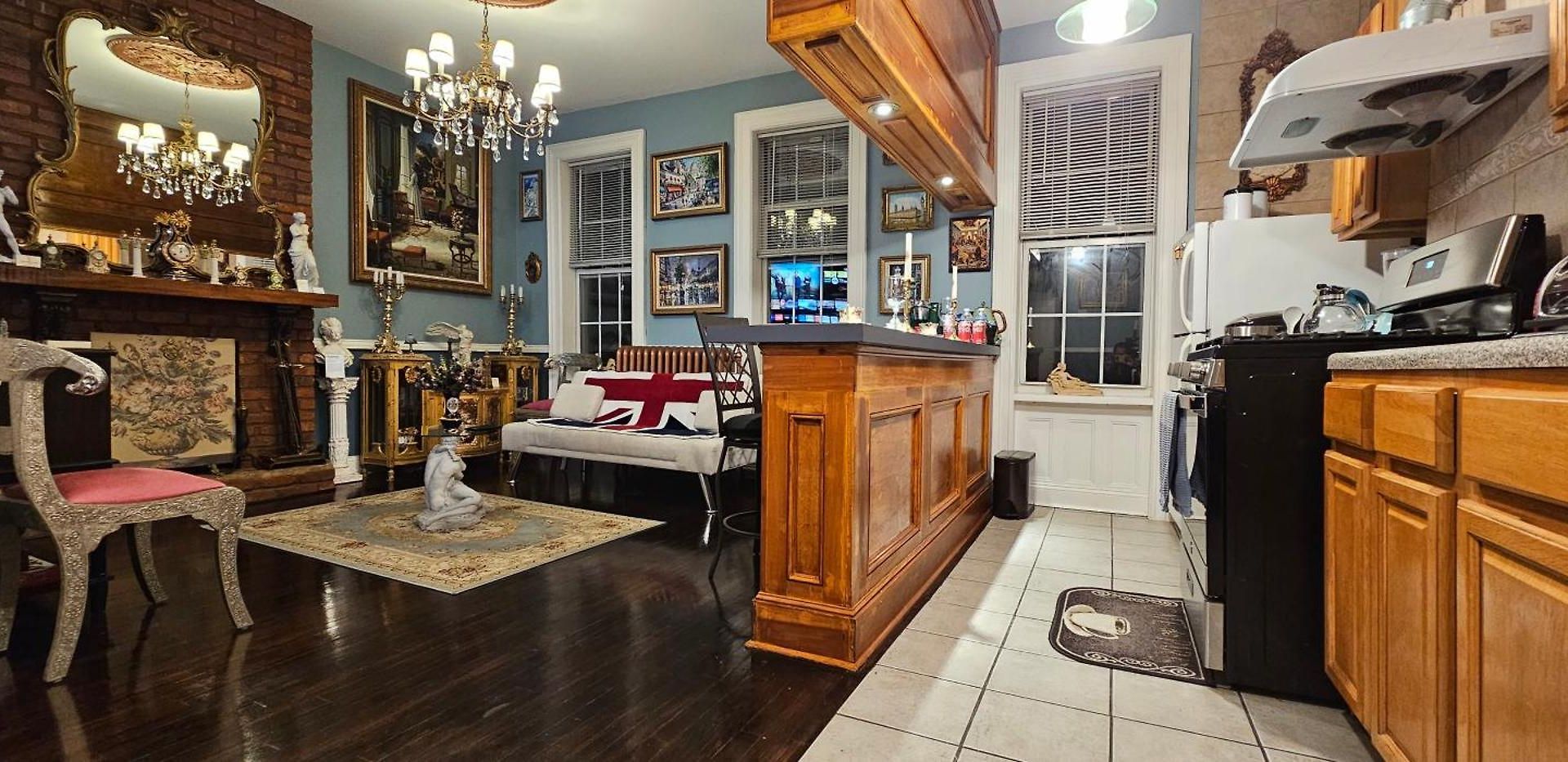 Luxurious At Colonial Townhouse
