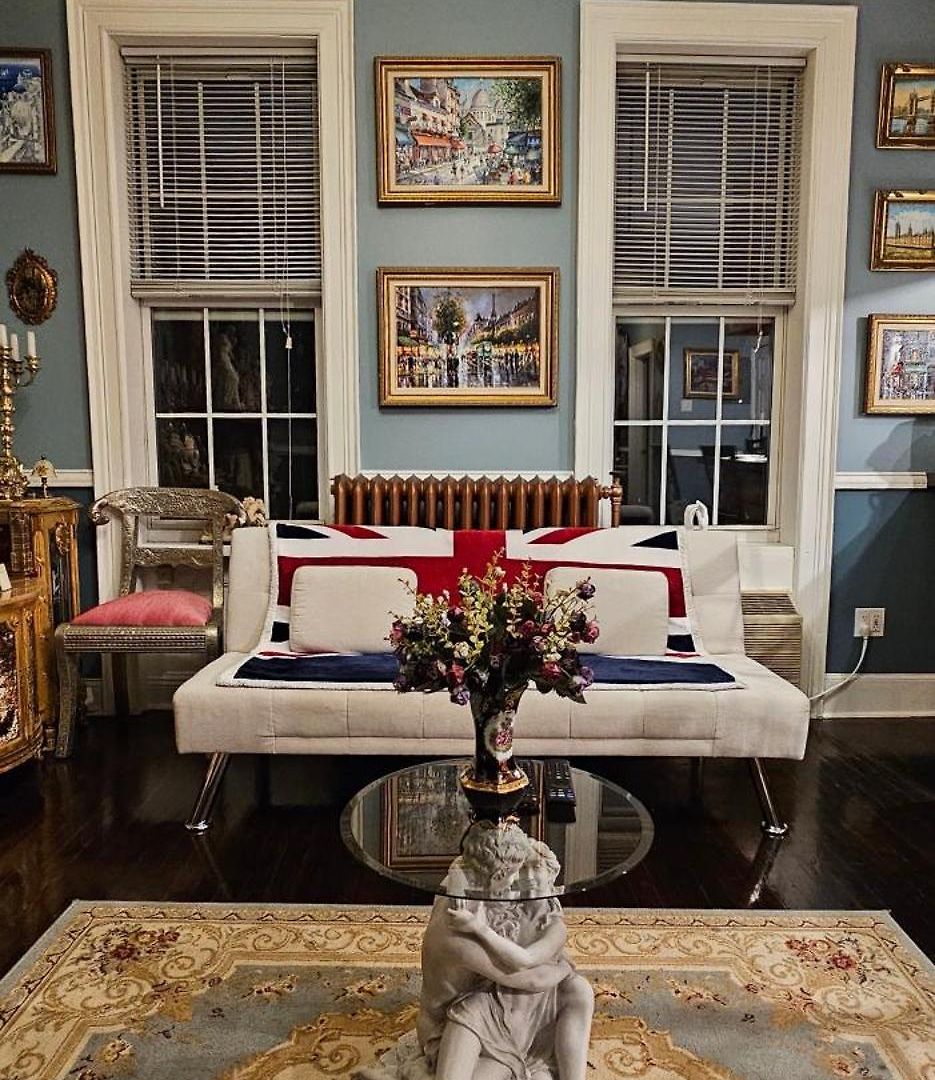 Luxurious At Colonial Townhouse Apartment *