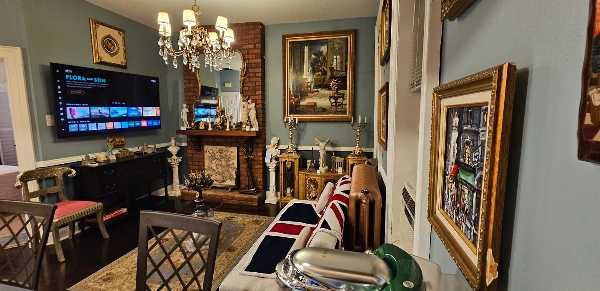 Luxurious At Colonial Townhouse Apartment *