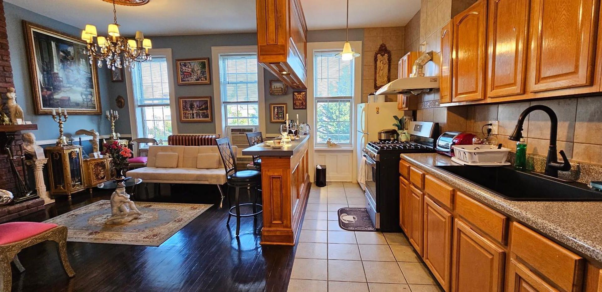 Luxurious At Colonial Townhouse New York