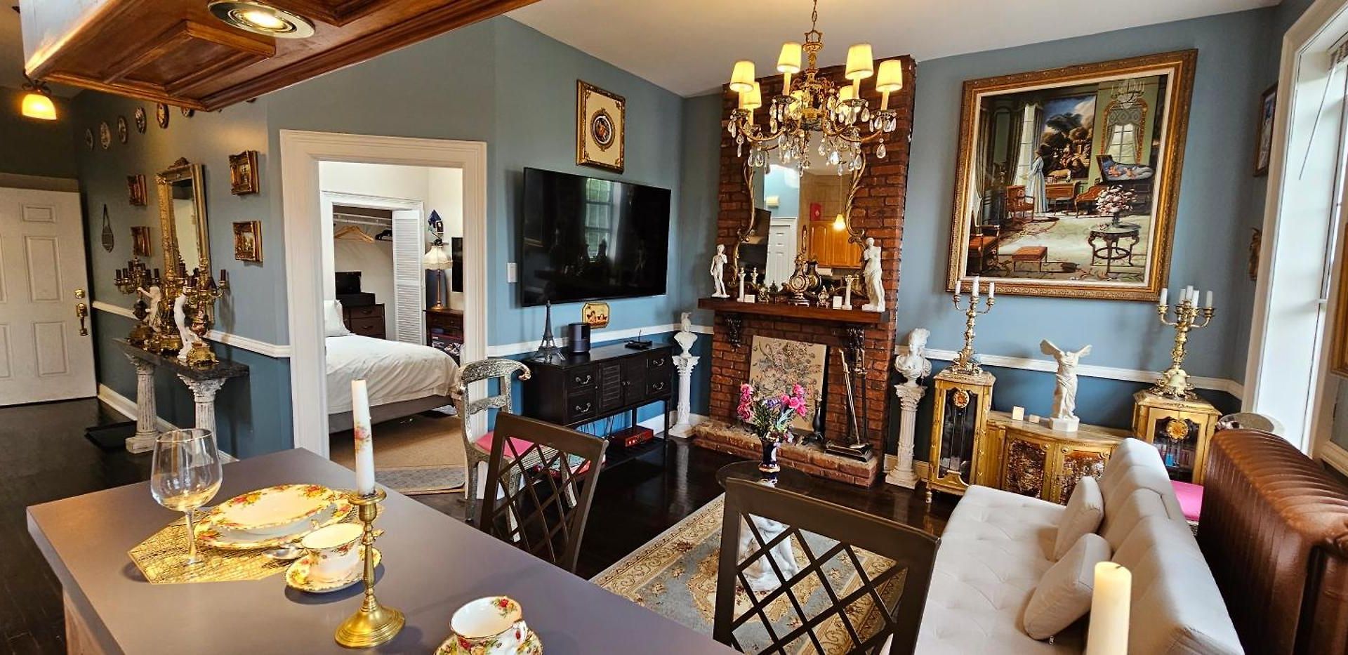 Luxurious At Colonial Townhouse Apartment *