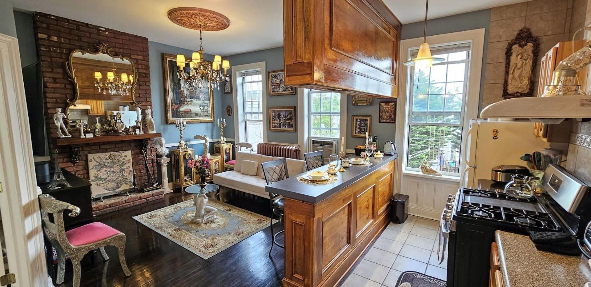 Luxurious At Colonial Townhouse New York
