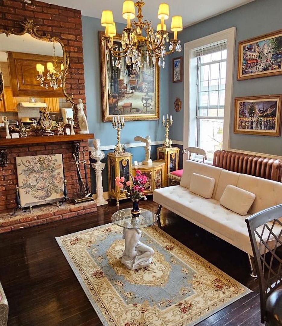 Luxurious At Colonial Townhouse