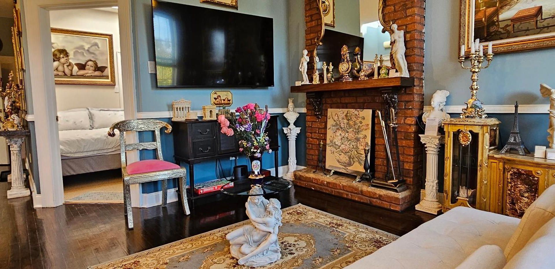 Luxurious At Colonial Townhouse New York
