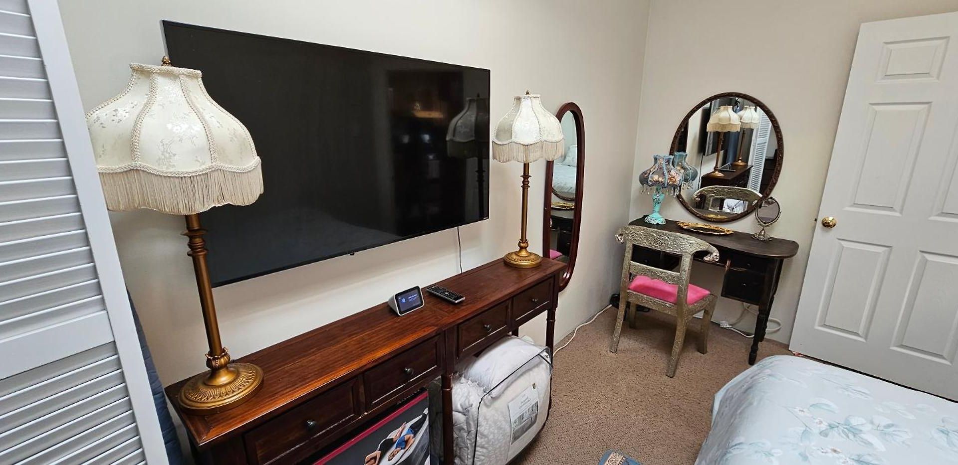 Luxurious At Colonial Townhouse Apartment