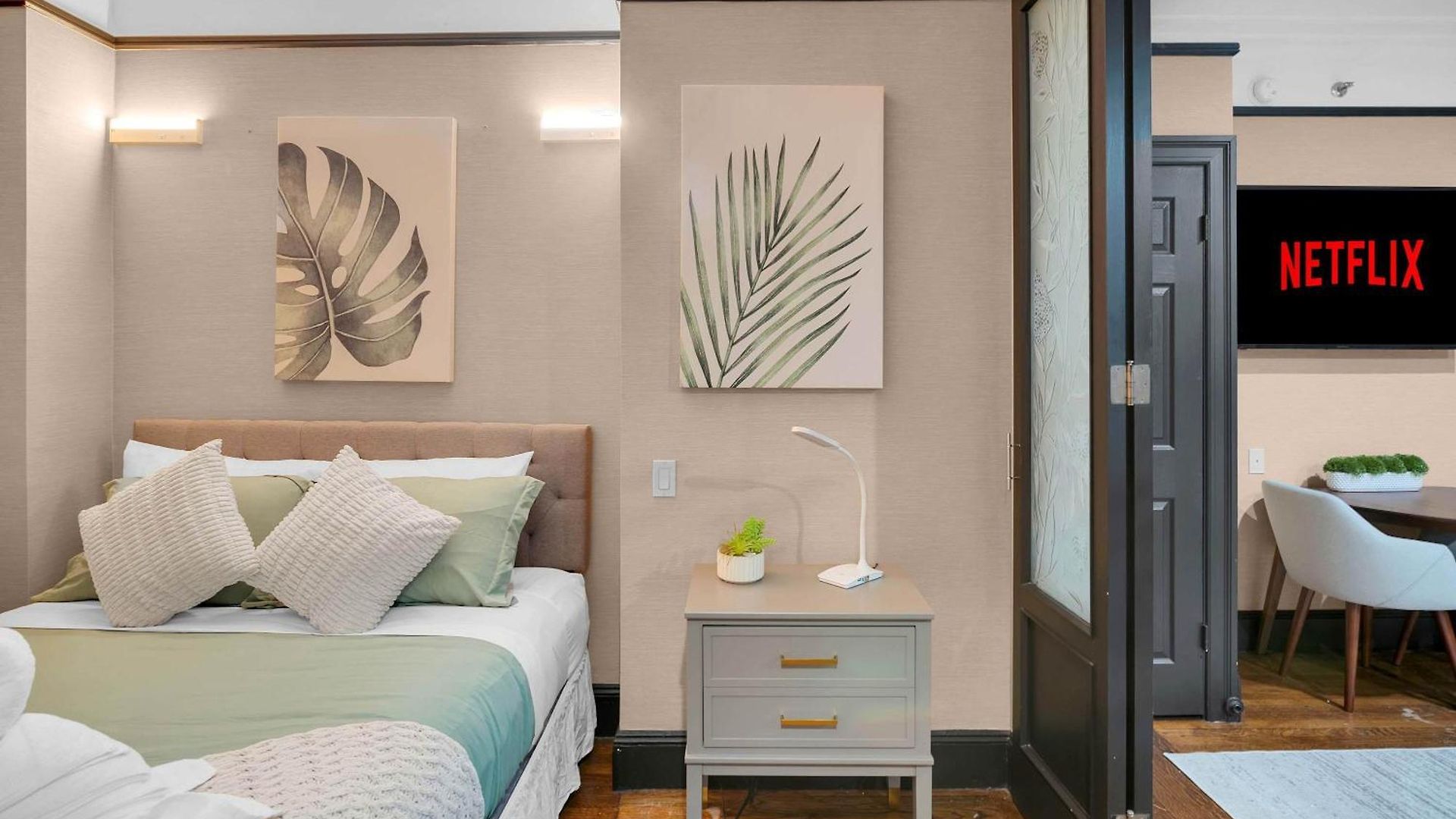 Stylish 1br In The Heart Of The With Gym New York