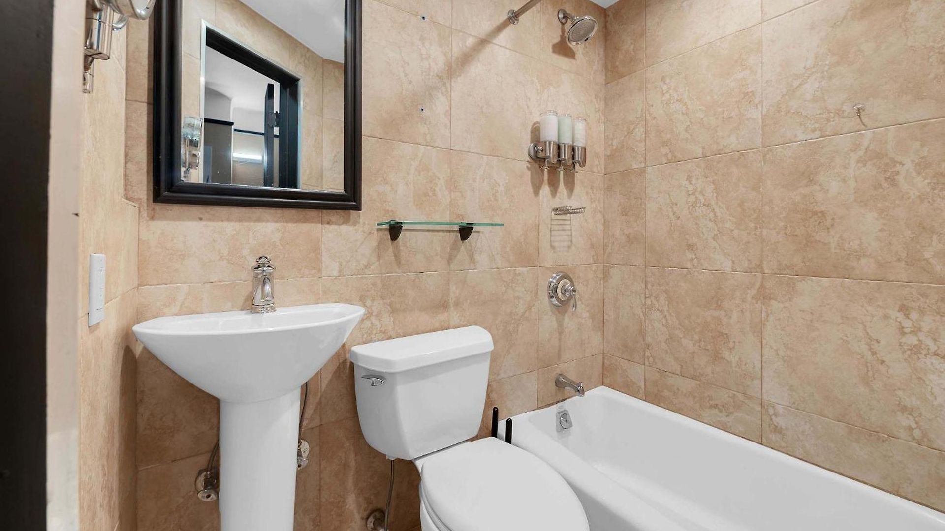 Stylish 1br In The Heart Of The With Gym New York