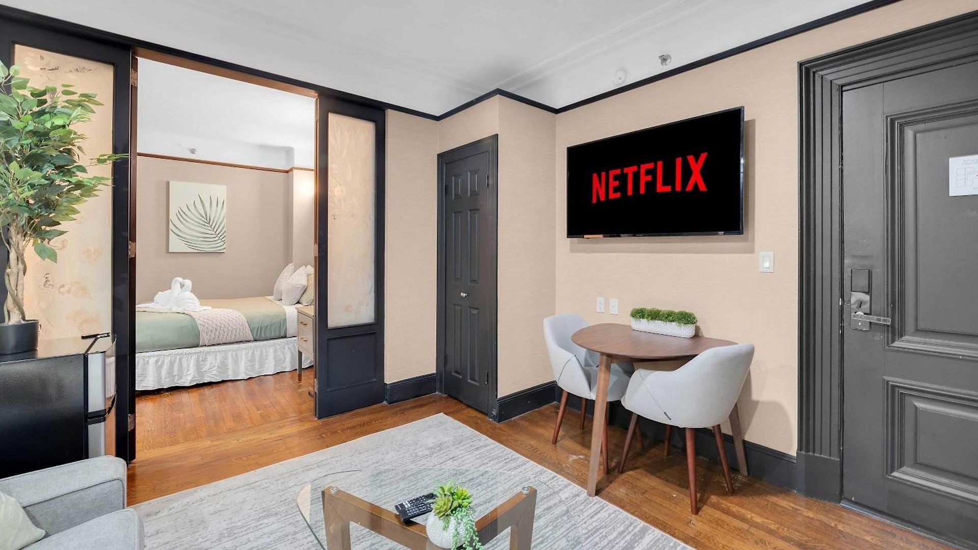 Stylish 1br In The Heart Of The With Gym Apartment