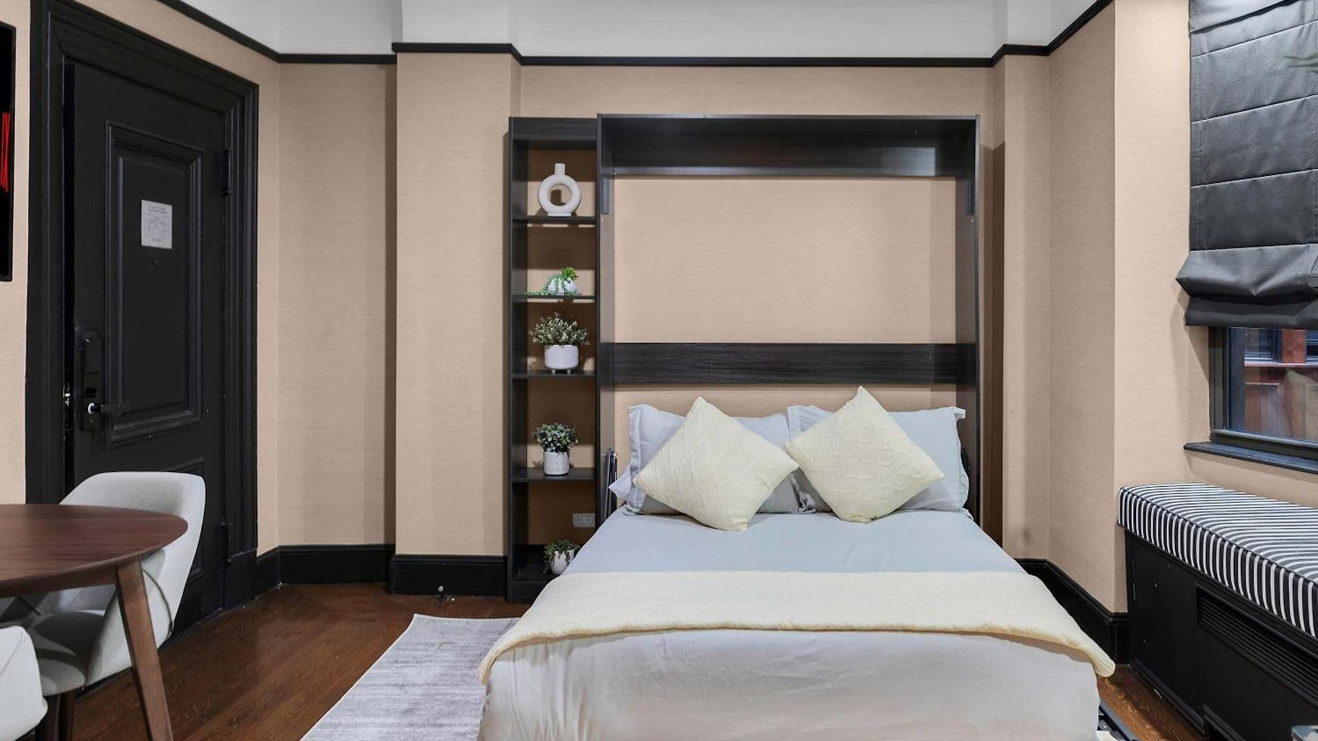 Stylish 1br In The Heart Of The With Gym * New York