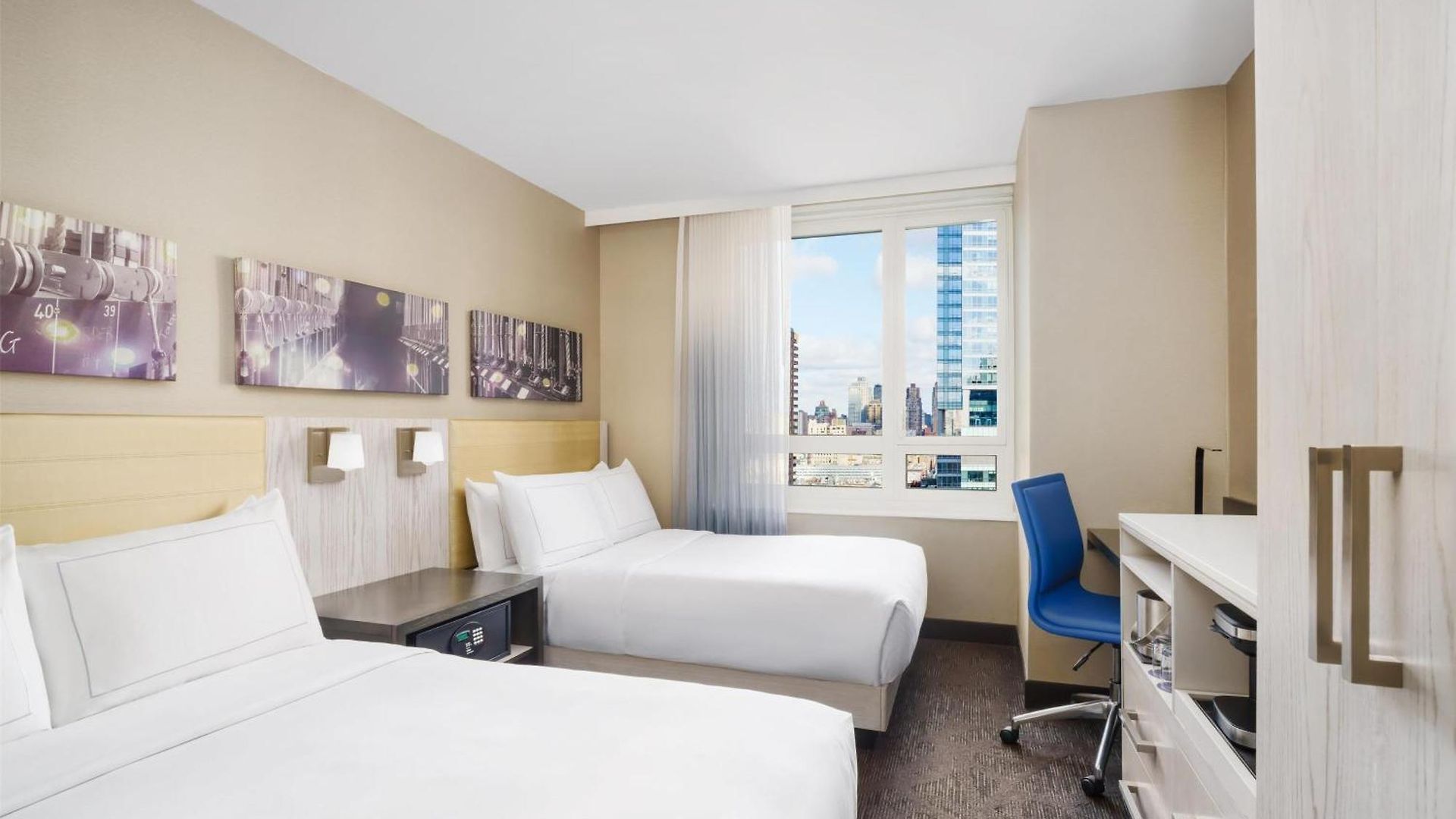 Doubletree By Hilton New York Times Square West 4*