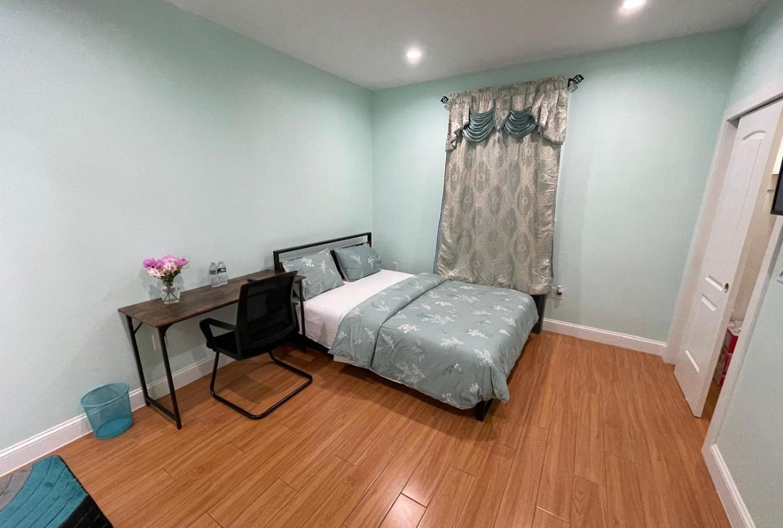 Luxury With Attached-bath Near Jfk Ny New York