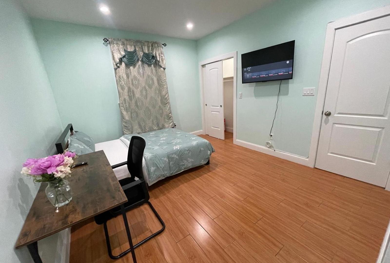 Luxury With Attached-bath Near Jfk Ny * New York