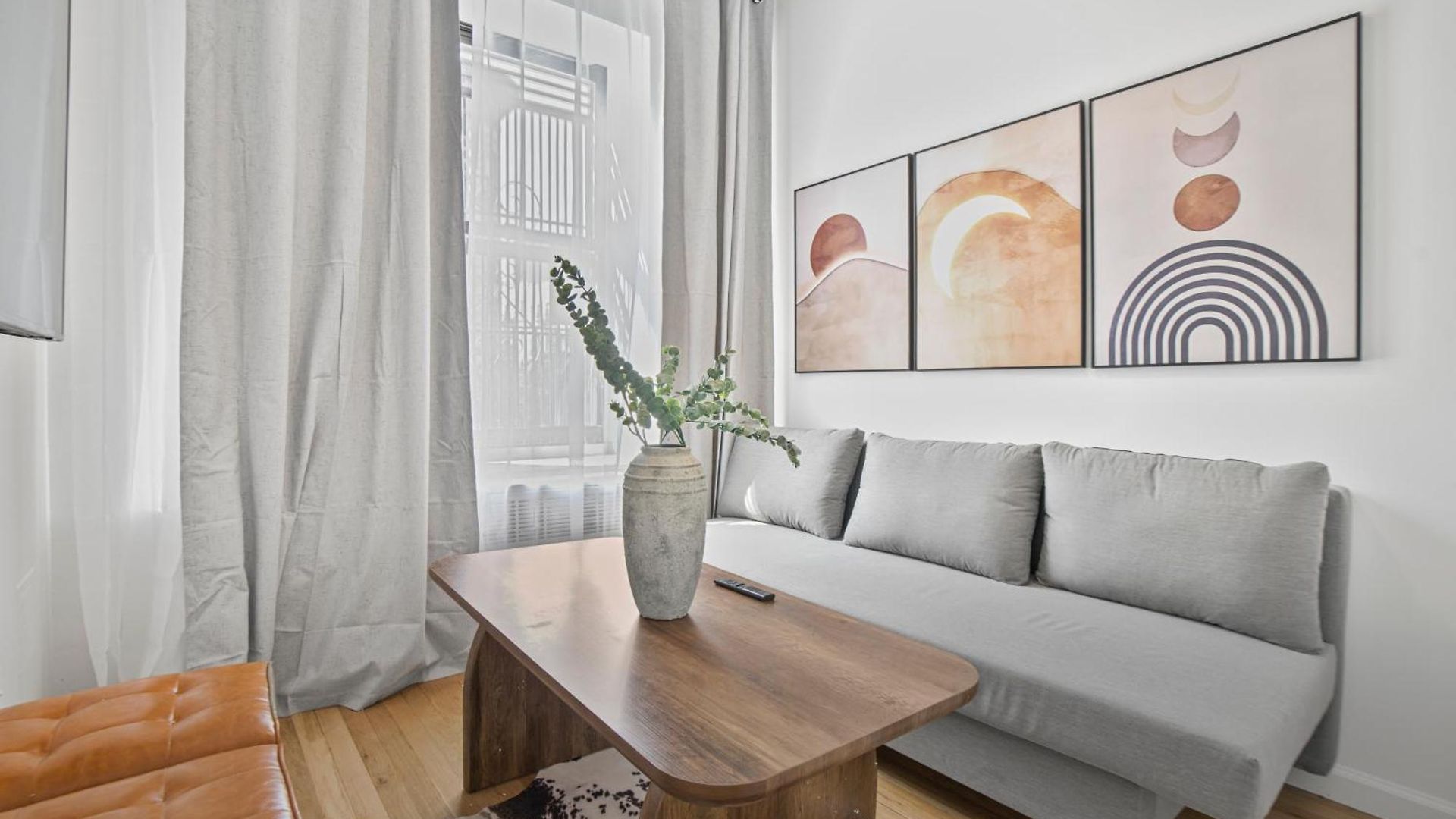 Designer 2 Bedroom Comfort Near Park Apartment New York