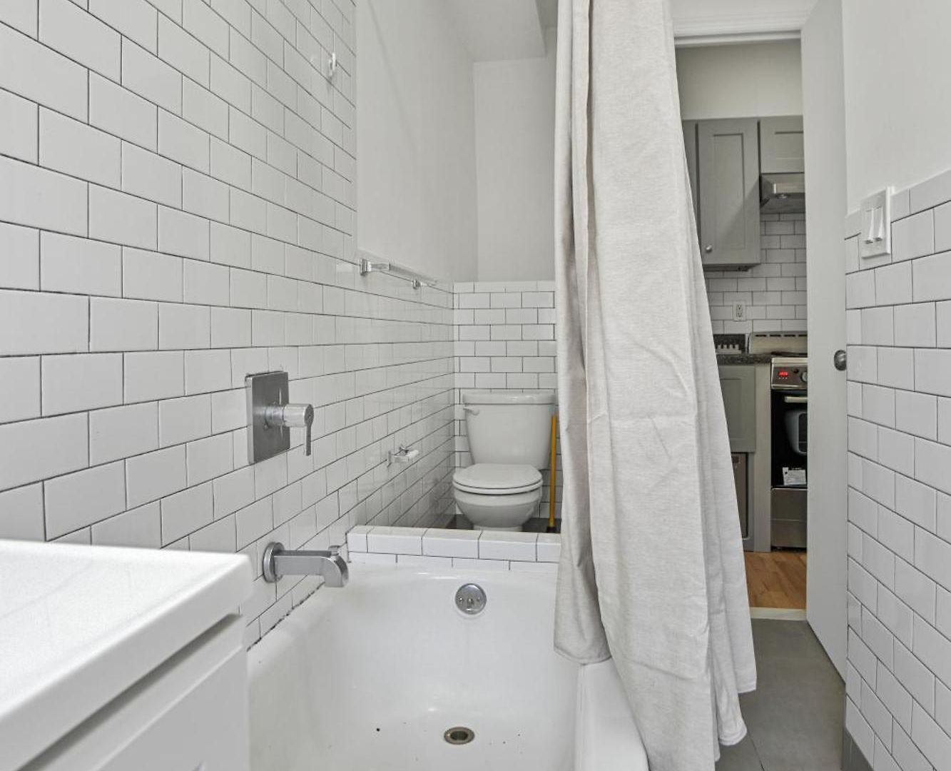 Designer 2 Bedroom Comfort Near Park Apartment *